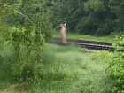 Голый мужчина помылся под дождем и попал на видео в Запорожье