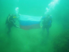 Российский триколор развернули на дне Азовского моря в честь Дня Государственного флага