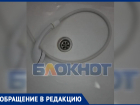 «Не доходит до верхних этажей»: жители общежитий наглядно показали проблемы с водой в Днепрорудном