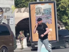 Ловкий побег мужчины от военкомов попал на видео в Запорожье