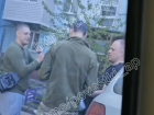 В Запорожье сотрудники ТЦК с улыбкой на лице скрутили мужчину