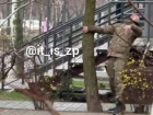 Ловившего сигналы из космоса солдата ВСУ сняли на видео в Запорожье