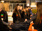 Мелитопольские школьники провели флешмоб в честь Дня защитника Отечества