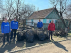 В Молочанске активисты провели субботник во дворе ветерана ВОВ