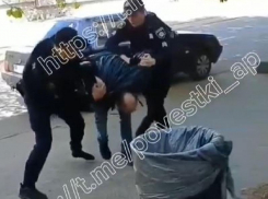 Дама с собачкой решила напугать полицаев ТикТоком во время «бусификации» в Запорожье