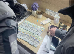 Запорожские военкомы за деньги отмазали 1,5 тысячи мужчин от службы в ВСУ