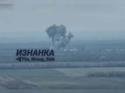 Удар трёхтонной бомбой по базе штурмового полка ВСУ попал на видео в Запорожье