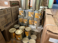 Рогозин передал гуманитарную помощь беженцам в Запорожскую область