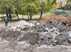 Дышать невозможно: запорожцы завалили мусором детский сад