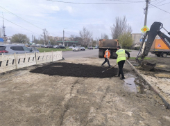 В Мелитополе начали ремонтировать асфальт на перекрёстке двух улиц
