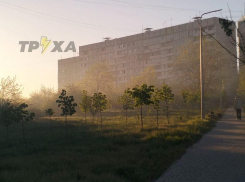 «Просто невыносимо»: жители Запорожья задыхаются от сильной вони и смога в городе