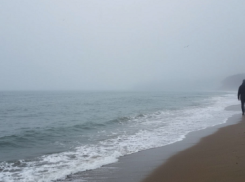 МЧС экстренно предупредило запорожцев об усилении ветра и высоких волнах на Азовском море