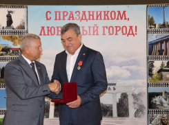 Мэр Мелитополя получил Орден «За заслуги перед Запорожской областью» несмотря на городские проблемы