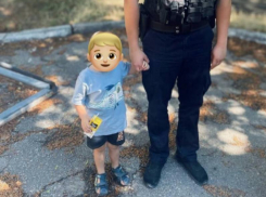 Маленький мальчик потерялся на остановке в Запорожье