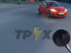 Момент жёсткого ДТП с мотоциклистом попал на видео от первого лица в Запорожье