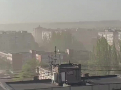 Мощная пылевая буря попала на видео в Запорожье