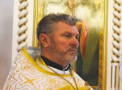Под удар украинского БПЛА попал настоятель храма в Пологах Виктор Дмитриенко