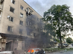 Украинский БПЛА ударил по жилому району в Токмаке: пострадала женщина