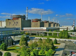 Эксперты МАГАТЭ слышали взрывы и видели дым над Запорожской АЭС