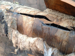 Пухов показал пробоину на тепловых сетях, оставившую энергодарцев без отопления