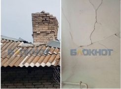 В доме на Ломоносова в Мелитополе снесло крышу, пока чиновники признавали его аварийным