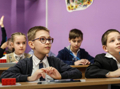 Запорожские школьники будут учиться до 30 июня в этом году