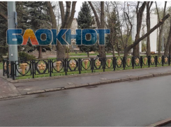 После публикации «Блокнота» опасный забор в центре Мелитополя убрали