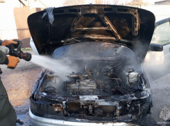 Автомобиль вспыхнул после самостоятельного ремонта в Мелитополе