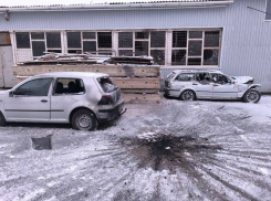 ВСУ четырежды ударили дронами по автомобильной стоянке в Васильевке: первые кадры с места ЧП