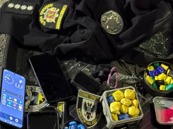 Запорожская криминальная банда продавала наркотики в полицейской форме