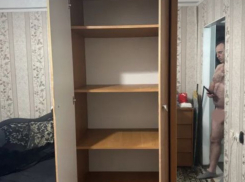 Мужик без трусов в подарок: пикантное объявление о продаже шкафа опубликовали в Запорожье