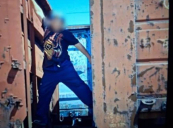 В Запорожье двое подростков фотографировались между вагонами движущегося поезда