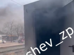 Неизвестные подожгли мобильное укрытие в Запорожье