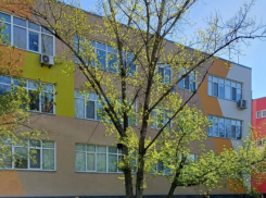 Здание повреждено в результате удара украинского дрона по Энергодару