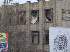 Под ночной обстрел ВСУ попали жилые дома и школа в Бердянске
