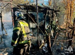 Спасатели назвали причину пожара в трех постройках в Мелитополе
