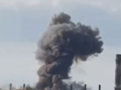 В Запорожье после прилета ФАБов поднялся мощный столб дыма