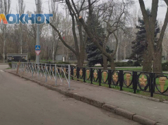 Жители Мелитополя пожаловались на опасные заборы в центре города