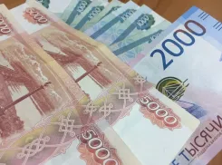 Учителя, шахтеры, работники завода: запорожцам массово задерживают зарплаты