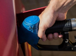 Сообщения о российском топливе, разъедающем металл и асфальт, признали фейком в Мелитополе