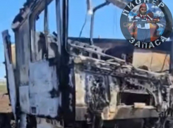 Выгорел дотла: ВСУ атаковали гражданский бензовоз на трассе в Запорожской области