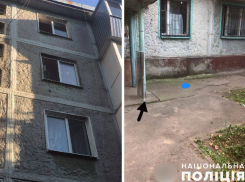 Маленькая девочка выпала из окна восьмого этажа в Запорожье