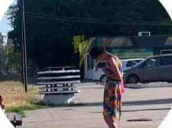 Девушка угрожающе наорала на бутылку пива и стала звездой соцсетей в Запорожье