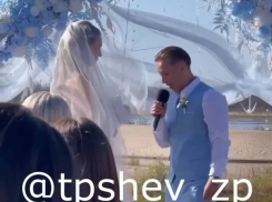 Две девушки сыграли однополую свадьбу* в городе Запорожье