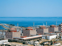 ВСУ ударили по пожарной машине во время тушения огня на промзоне близ Запорожской АЭС