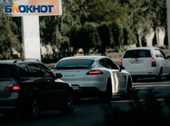 Житель Мелитополя 3 года не может получить российские номера на свою машину