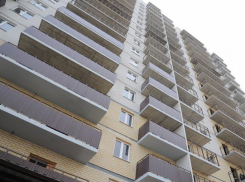 Пьяный бердянец случайно выбросил с балкона 38-летнюю любовницу