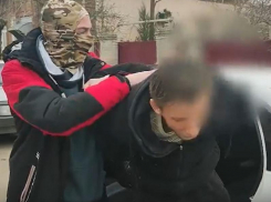 Втюхивал товары-фантомы: кадры задержания кибер-афериста показали в Запорожской области