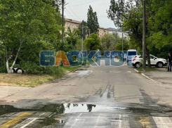 Лужи по щиколотку и жуткие запахи: мелитопольцы возмутились состоянием ливнёвок