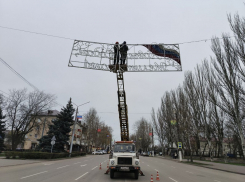 Праздничную иллюминацию к Новому году показали в мэрии Мелитополя